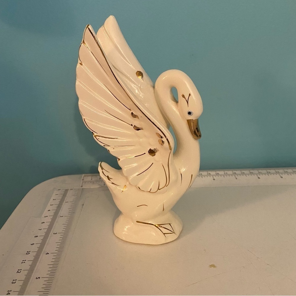 Very  rare vintage Nippon Japan white‎ & gold swan figurine